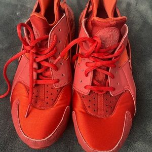 ✨RED Nike Air Huaraches✨